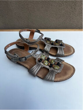 Clarks Sandals Bronze Leather Beads Rhinestones Size 8 Ankle Strap Flat Comfort